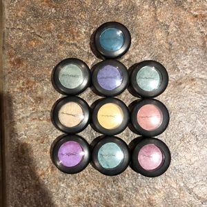 SET OF 10 MAC EYESHADOWS